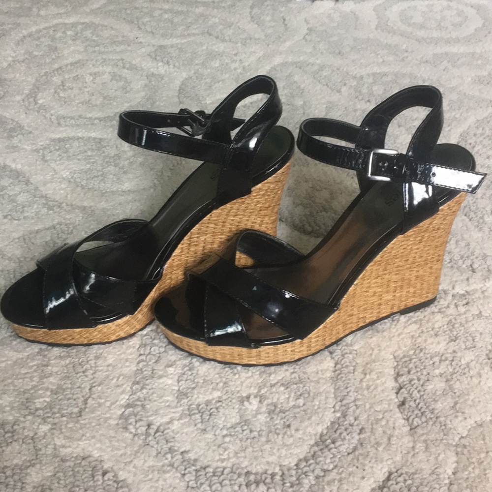 Black and Tan woven wedges